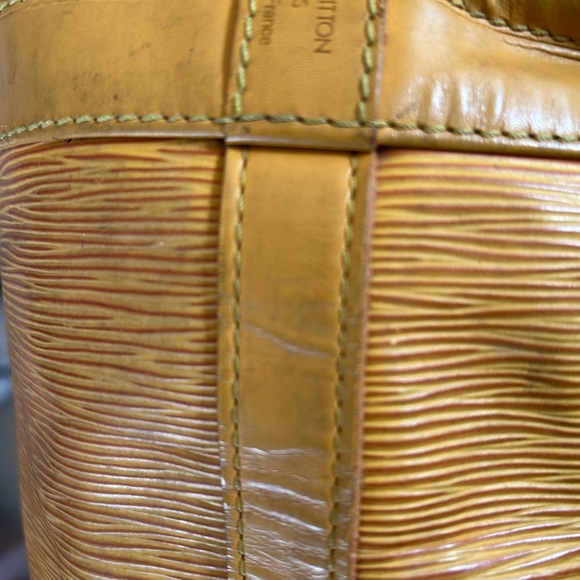 Louis Vuitton Vintage BUNDLE Yellow Epi Leather Bucket Noe and matching wallet - Picture 6 of 16